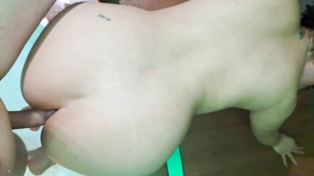 Slut wife Miss Squirting bends over for stranger's cock in jacuzzi