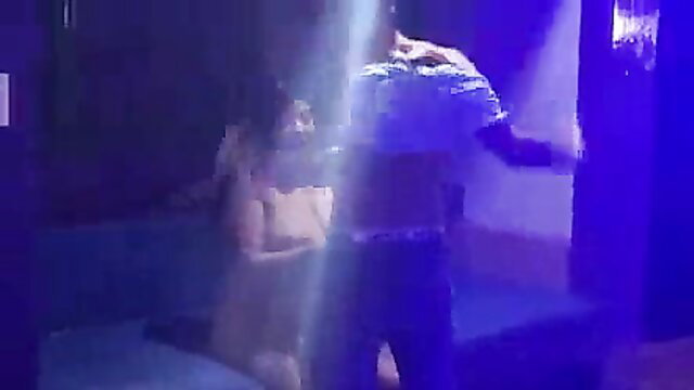 Stepsis sneaks pool fun with bro on family vacation, wet amateur hookup