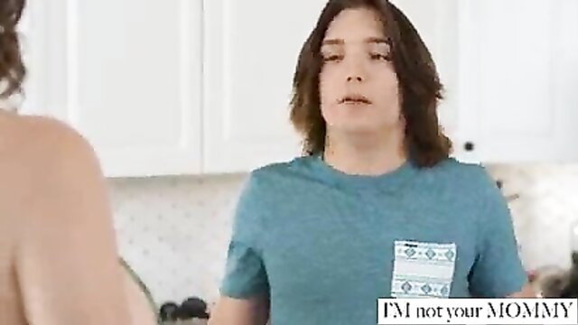 Kat Marie denies being your mommy in stepmom tease