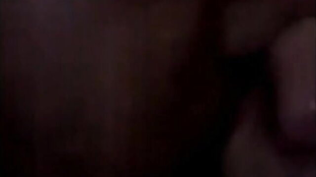 Blurry desi bhabhi giving blowjob to Indian guy in amateur sex video