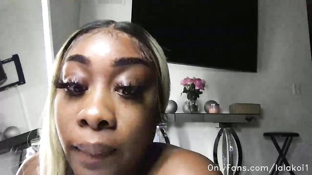 Lala Koi OnlyFans black beauty with blonde hair and glam makeup closeup