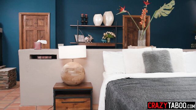 August Skye big ass ebony MILF in luxurious bedroom