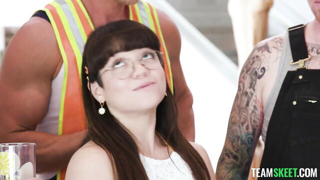 Chubby brunette babe in glasses shared by muscular men gangbang