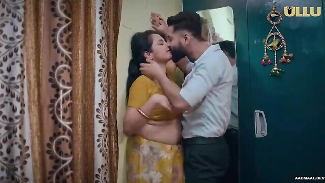 Big Boobs Indian Bhabhi Kissing Man in Saree Ullu Sex Scene