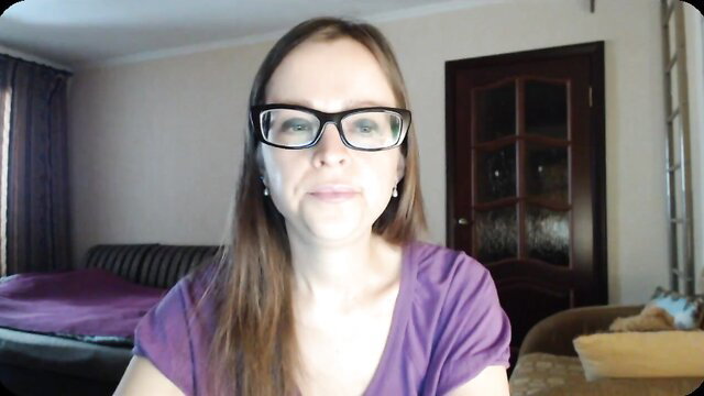 SmallUniverse on MyFreeCams, cute brunette in glasses smiling softly