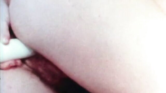 1970s retro porn: busty pregnant woman fucked doggystyle by white cock