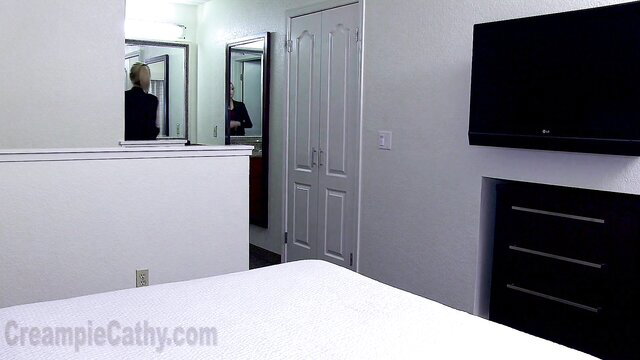 Creampie Cathy & Zoe Parker threesome in bedroom hotel room