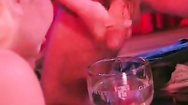 Retro blonde bombshell deepthroating cock in hot American Dream scene