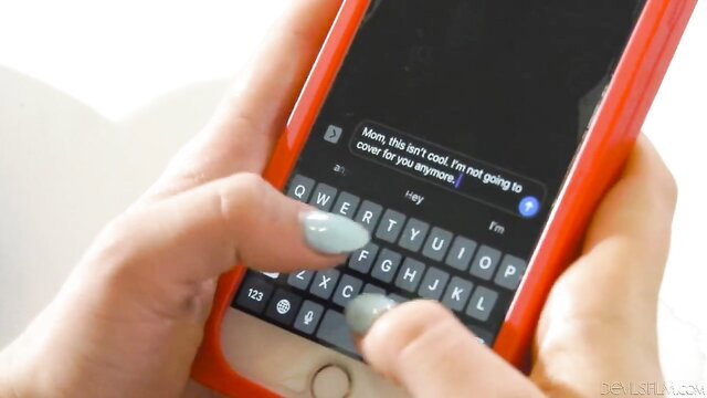Haley Reed texts 'I love you more than mom' on phone closeup
