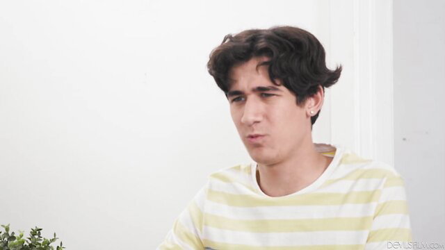 Cute curly-haired guy grimacing in bed with huge tits stepsis Payton Preslee