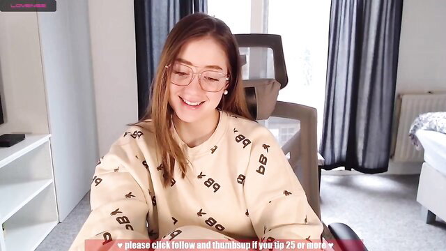 Cute Latina Evalunaa1 smiling in glasses and hoodie on cam