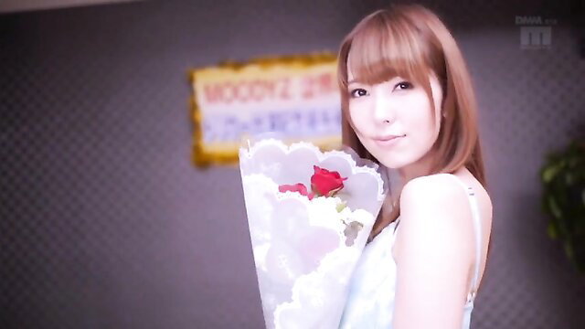 Yui Hatano holds rose bouquet in sheer dress, JAV idol tease