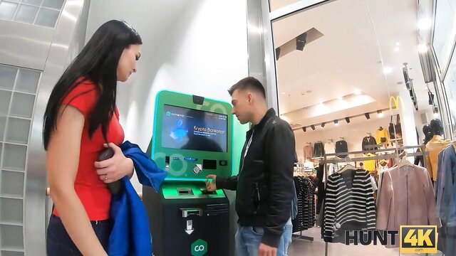 Leanne Lace with guy at green deposit machine in mall Hunt4K