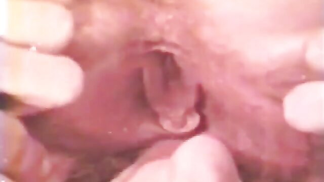 Vintage lesbian hairdresser closeup pussy fingering in O.Z. Films 66