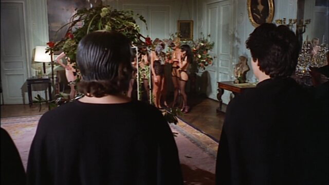 Les Petites: Elegant nude brunettes with floral body paint in luxurious orgy