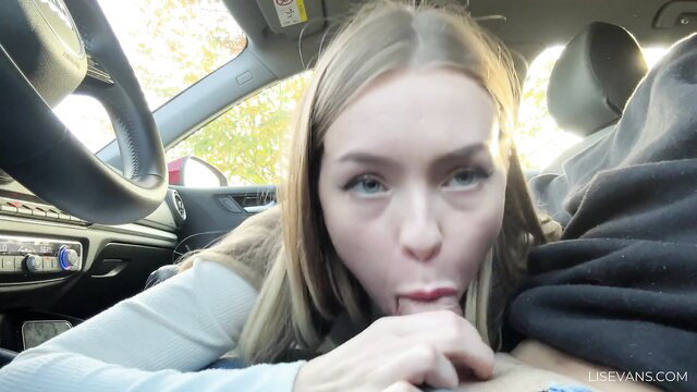 Lis Evans blows stranger in car after he helps lost blonde