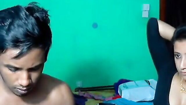 Maskbhabhi Desi duo Riyazeth & Rizna topless Tamil mall show