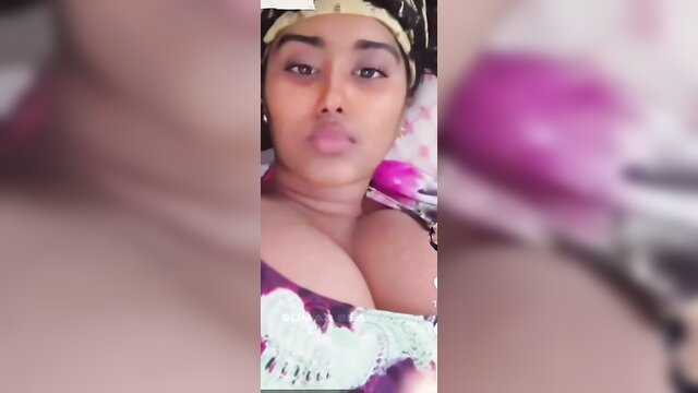 Big tits Somali girl in cleavage-revealing top, seductive gaze