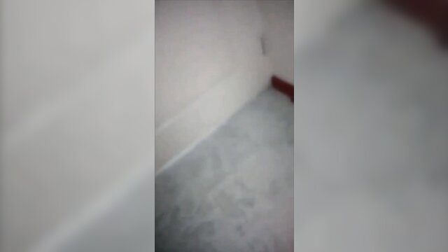 Blurry leaked video thumbnail of Somali girl in room
