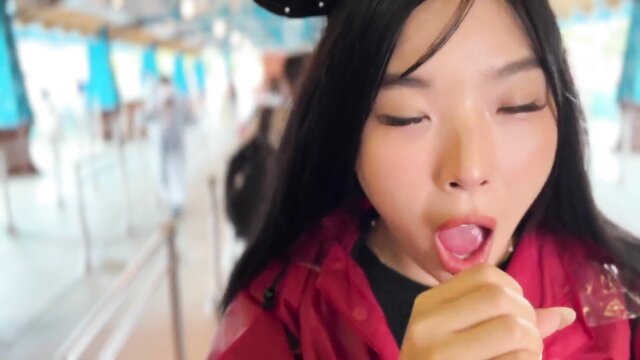 Elle Lee eating lollipop