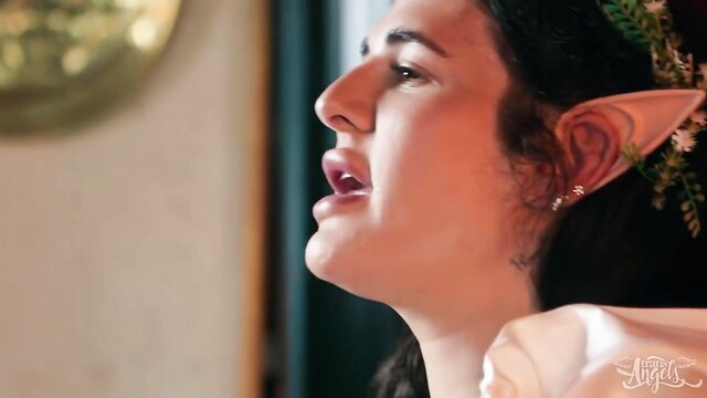 Laura Lion as sexy elf queen singing in LARP fantasy, Trans Angels