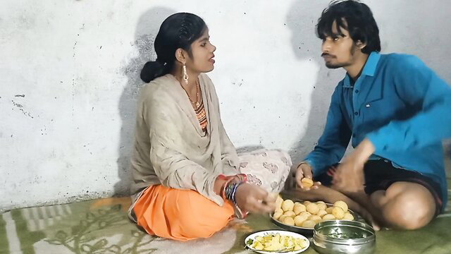 Hot Indian couple eating panipuri, teasing foreplay in saree