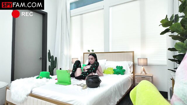 Selina Imai spreads legs in stockings playing with pussy on cam