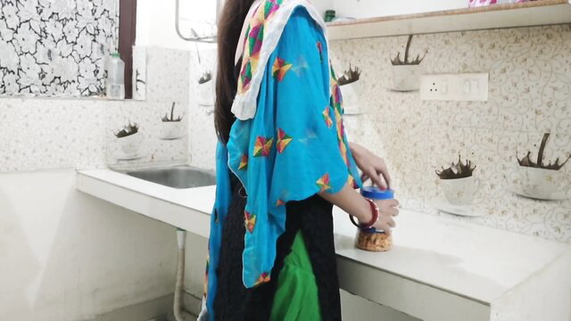 Saarabhabhi6 in colorful saree in kitchen, Indian aunty amateur tease