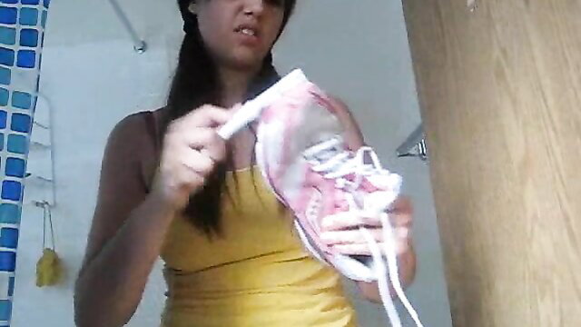 Ceara Lynch cleans pink sneaker with toothbrush in bratty tease