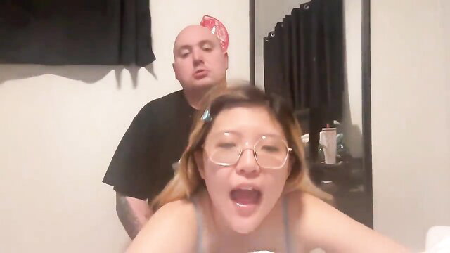 Bald daddy face fucks begging Asian babe with glasses in wild Chaturbate