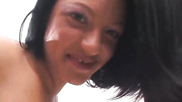 Hot black babe smiles closeup in amateur anal bat thumbnail