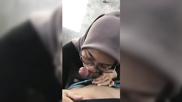 Indo Jilbab Girl Nyepong Blowjob Closeup, Glasses Hijab Slut Sucking Cock