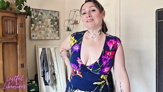 Curvy tattooed stepsis in floral dress teases big natural tits