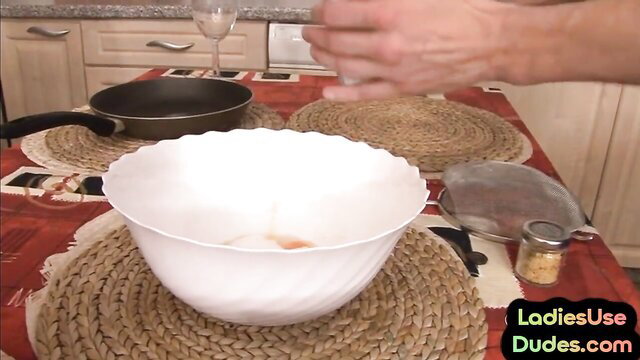 Hot babes cooking up steamy pegging threesome action