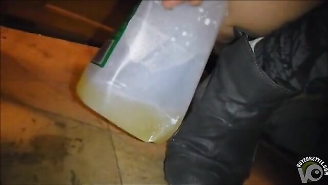 Hot mommy pissing from shaved mature pussy in tight clothes