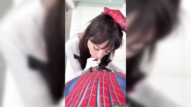Waifumiia as sexy Gwen kissing Spiderman bulge in cosplay sex tape