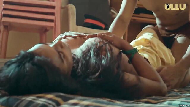 Indian hot housewife fucked missionary by lover in saree