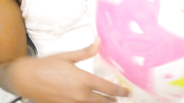 Sri Lankan amateur babe holds pink toy, teasing in hot couple thumbnail