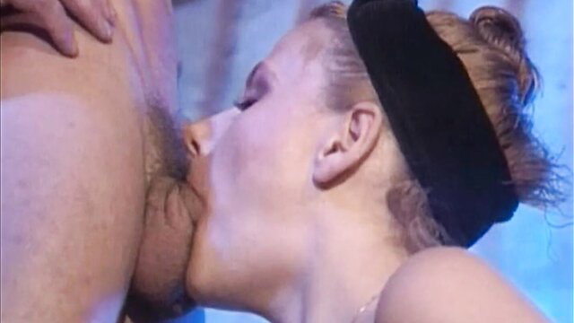 Deborah Wells fellatio closeup in Roma Connection Italian classic