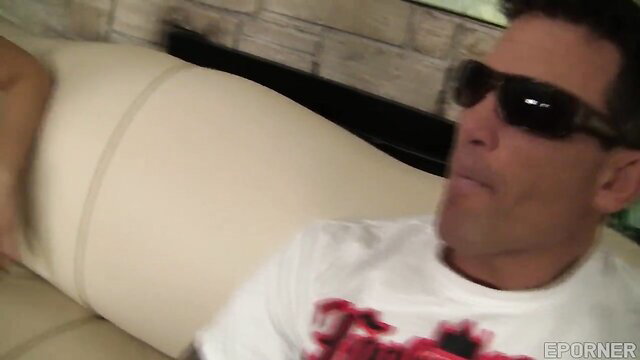 Man in shades grabs huge ass of thick woman on couch in hot clip