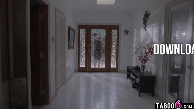 August Skye in elegant white hallway, Bitten by exotic spider ebony MILF