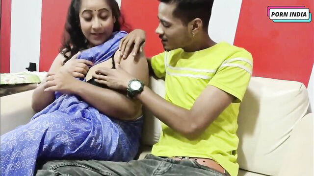 Desi Indian maid in saree groped by man in steamy sex scene