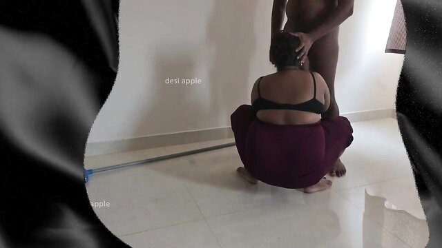 Desi Tamil maid Sreelatha kneels blowing big dick in amateur scene