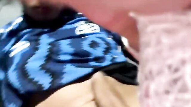 Soccer fan in Real Madrid jersey flashes tits, amateur homemade tease