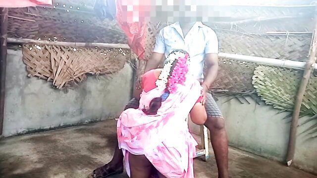 Hot Indian aunt in pink saree rides boy passionately