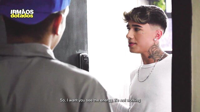 Latino electrician chats with curvy white twink at door in gay interracial hookup