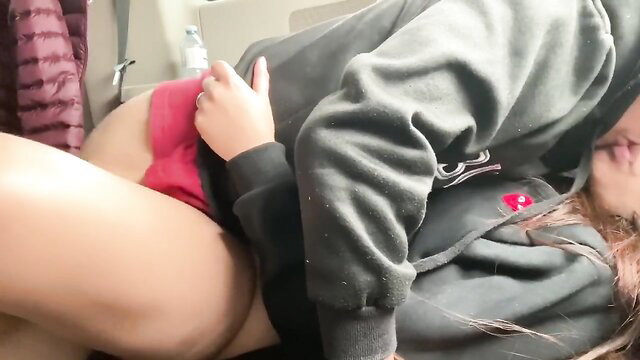 Pinay babe tongue kissing in missionary fuck with hoodies up