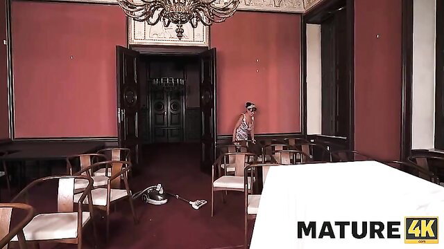 Shaved pussy cleaning lady lust in elegant room