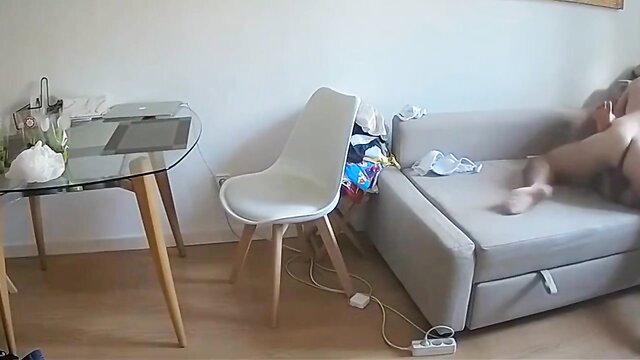 Homemade couple fucking hard on couch, wild amateur sex