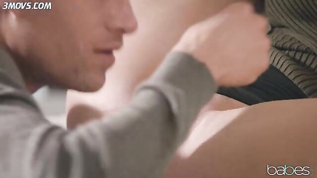 Xander Corvus licks MILF Rachel Starr's pussy closeup